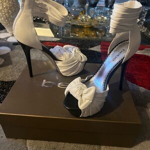 BEBE WHITE HEELS